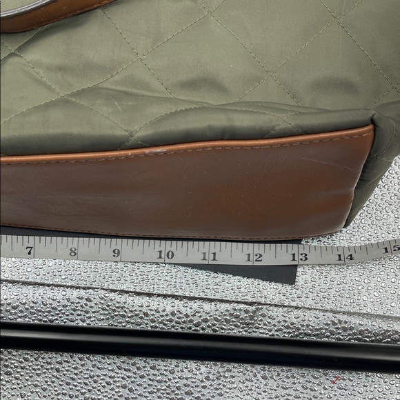 2.8.26 Tommy Hilfiger Quilted Green Tote with Brown Trim - Picture 7 of 13